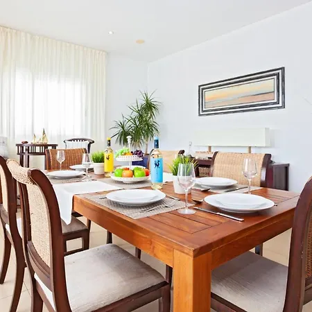 Sleeps 6 With Pool Air Con And Wifi Villa
