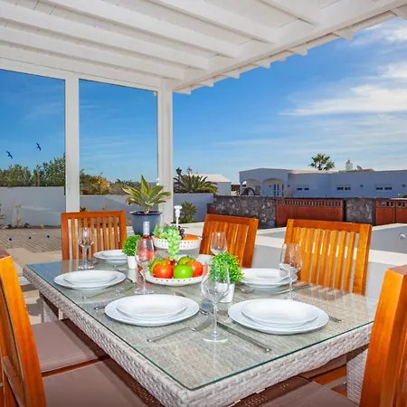 Sleeps 6 With Pool Air Con And Wifi