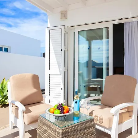 Villa Sleeps 6 With Pool Air Con And Wifi