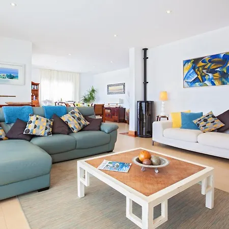 Sleeps 6 With Pool Air Con And Wifi Villa